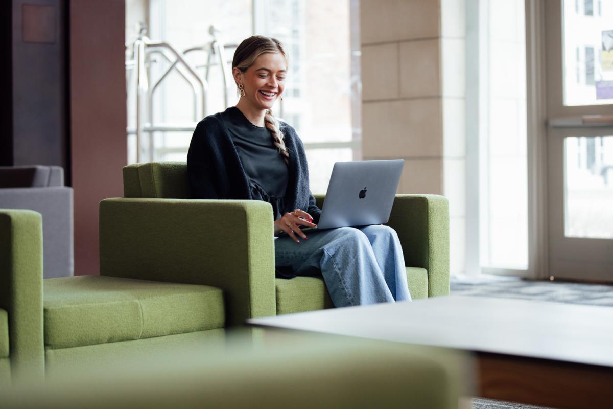 Student on laptop on UNI campus