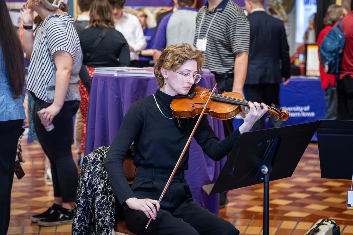 Violinist plays at UNI Day at the Capitol