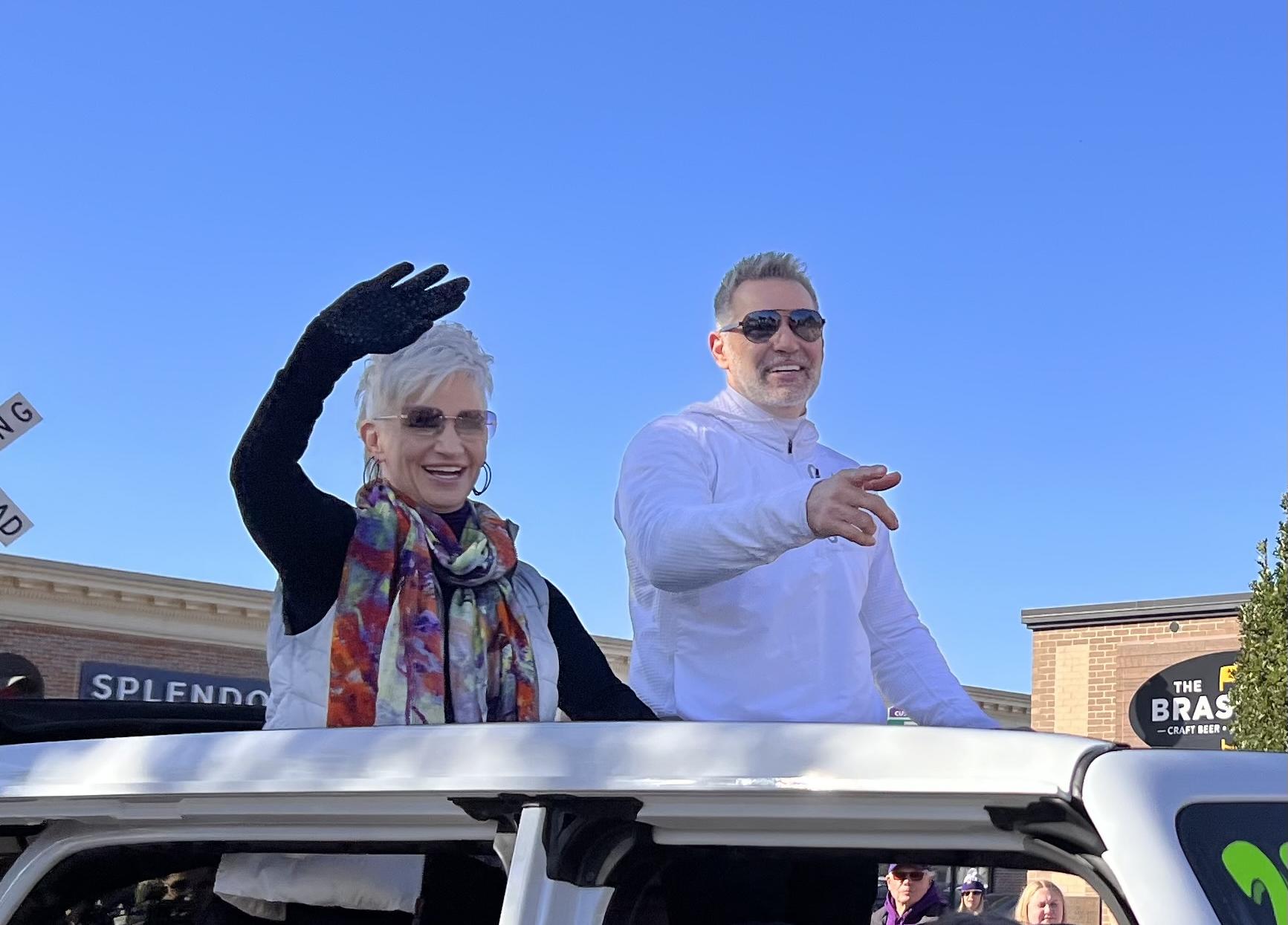 Kurt and Brenda Warner parade