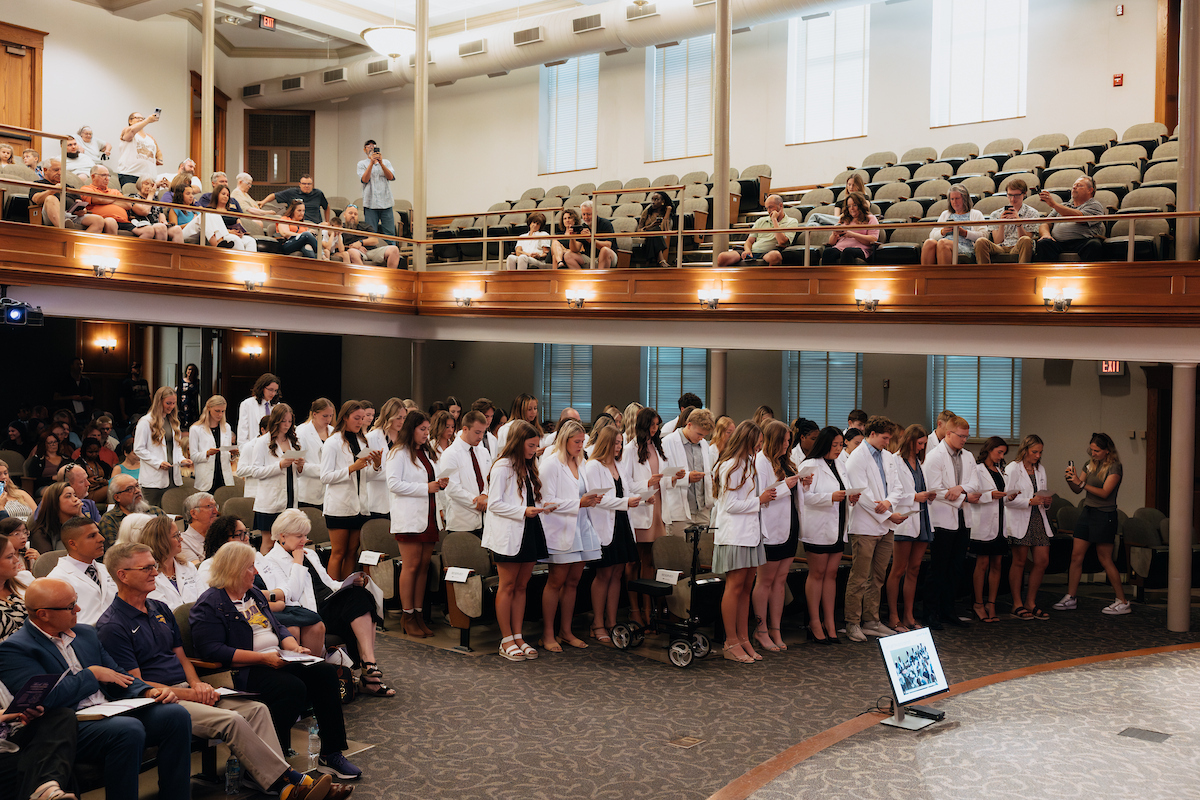 Nursing students take nursing oath