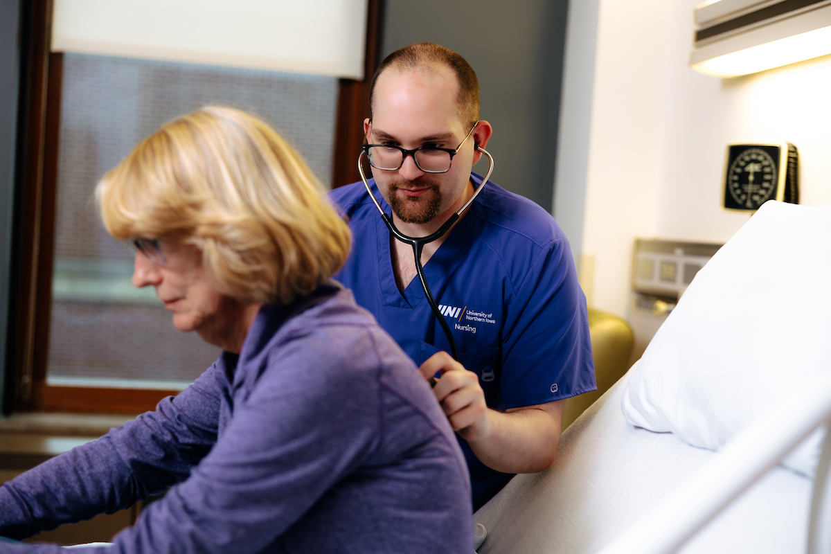 UNI nursing student using stethoscope on patient
