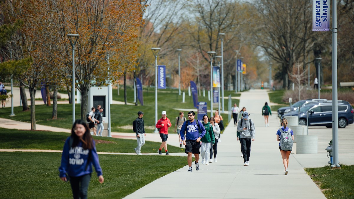 Students walking on UNI campus