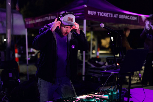 Ian Goldsmith deejaying 