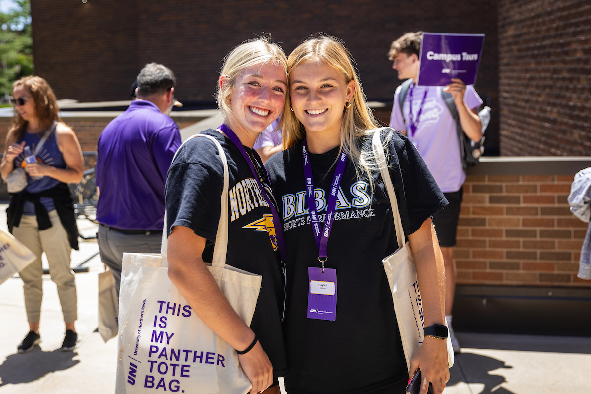 Two UNI students at Orientation