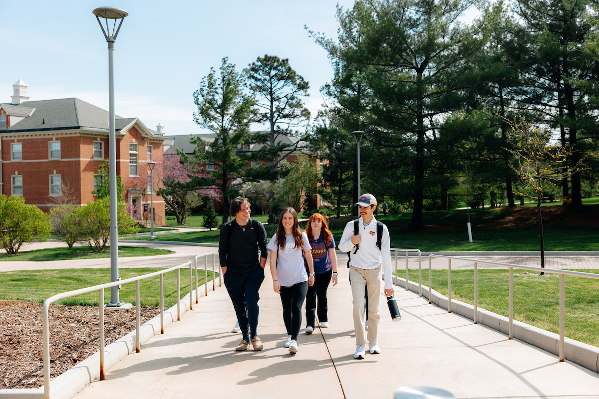 Students walking on UNI campus