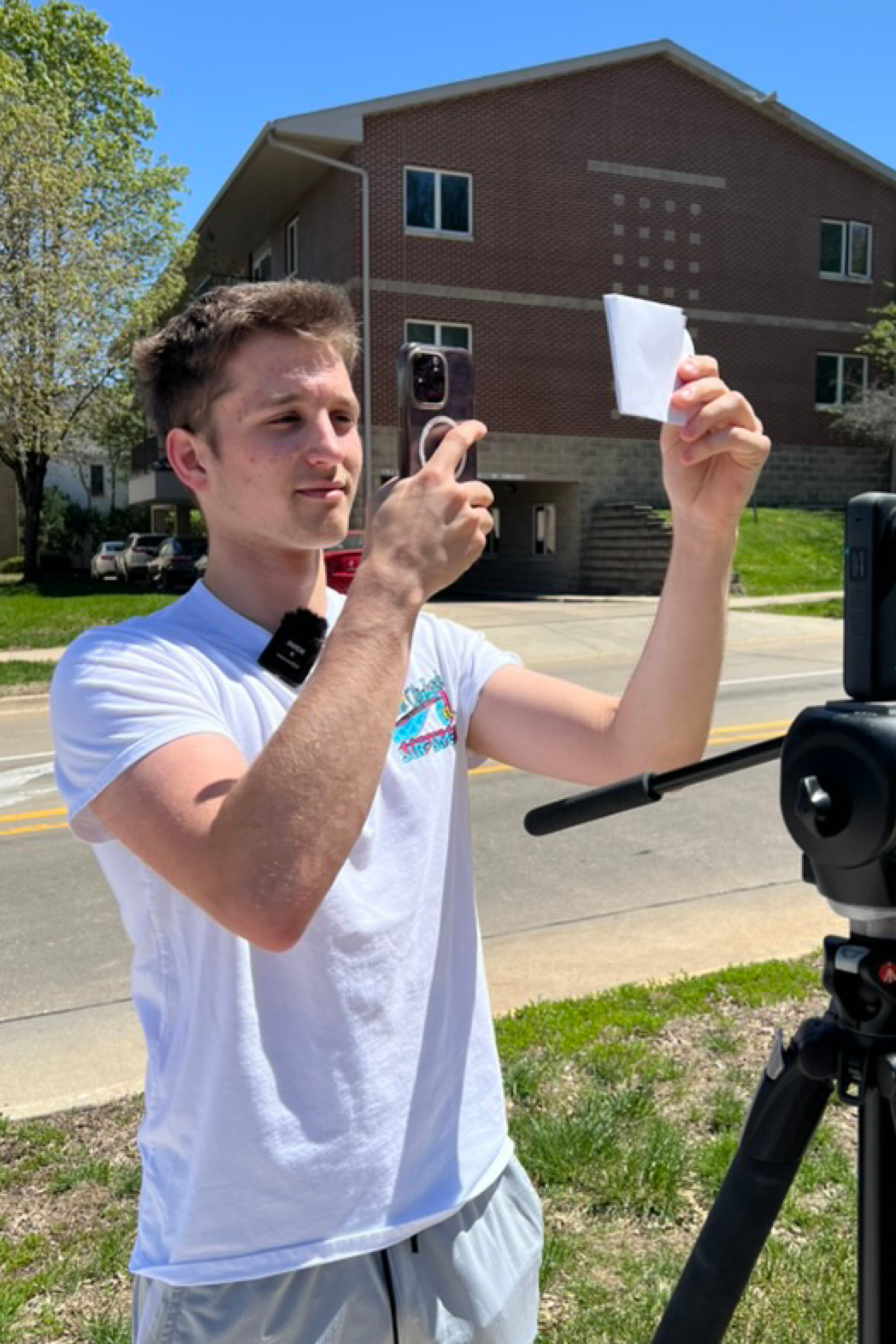 GIS alum takes photos as part of FortepanIA project