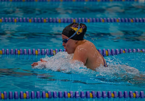 Olivia Chambers swimming breaststroke