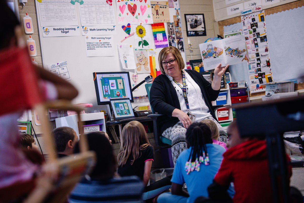 Tonya Wilson-Story reading to students in classroom