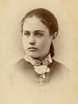 Headshot of Maude Gilchrist