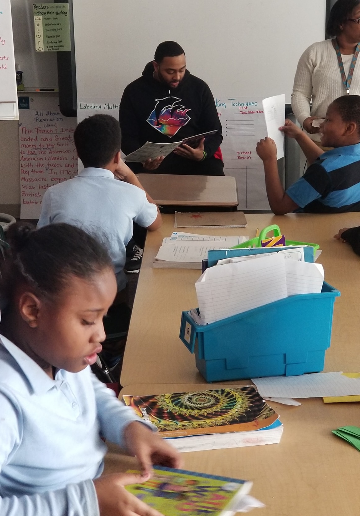 Mhoon reading with students