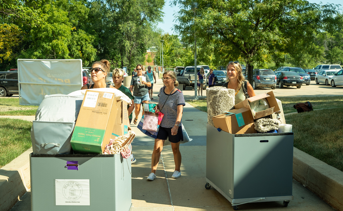 Students moving into the dorms on UNI campus with their families