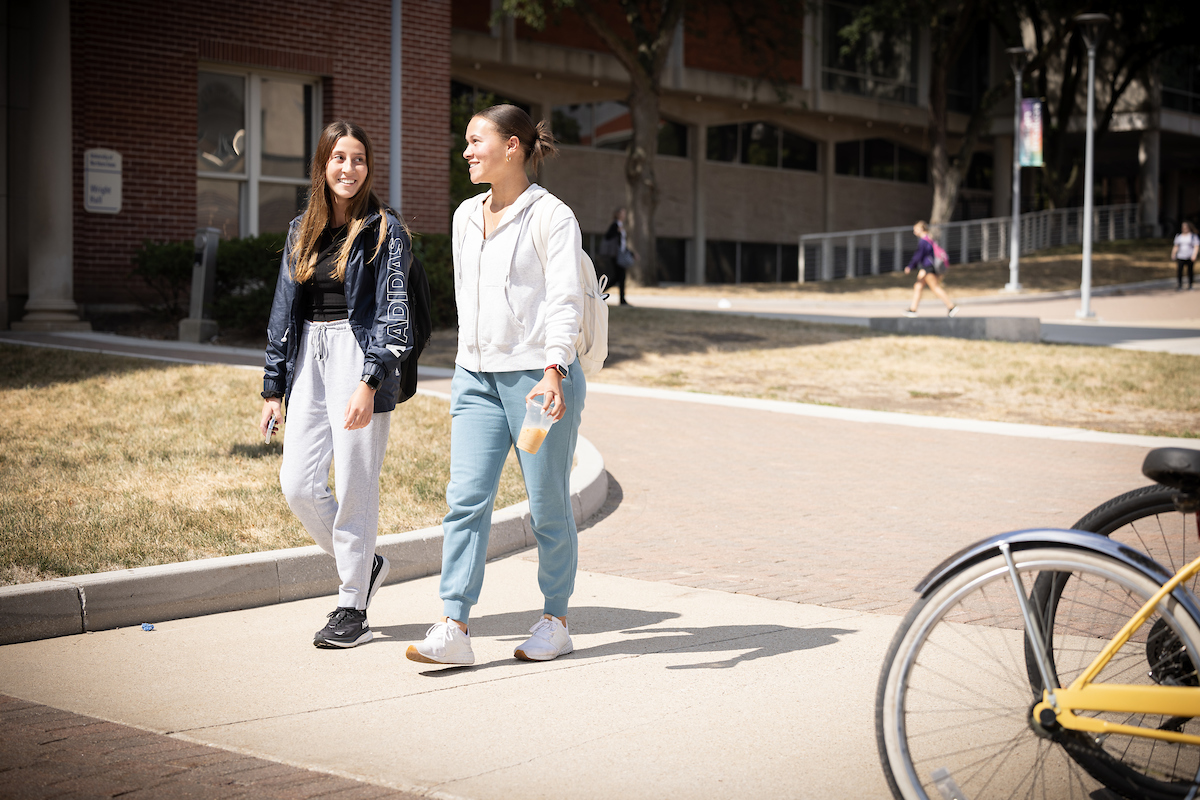 Students walking on UNI campus