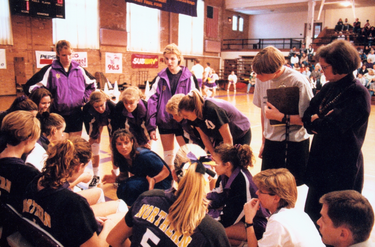 UNI volleyball players in huddle