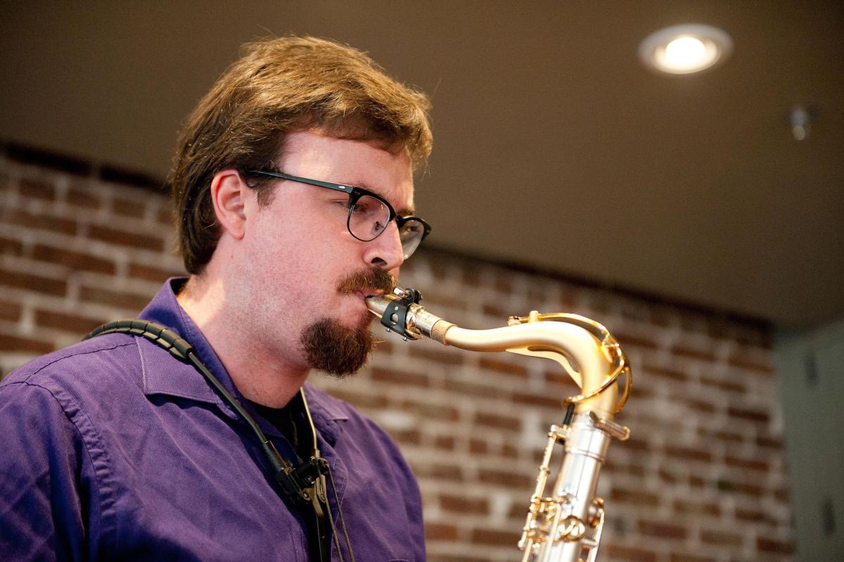 Musician playing the saxaphone