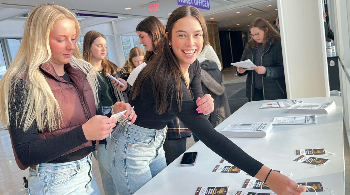 Fundamentals of Journalism students pick up their media badges