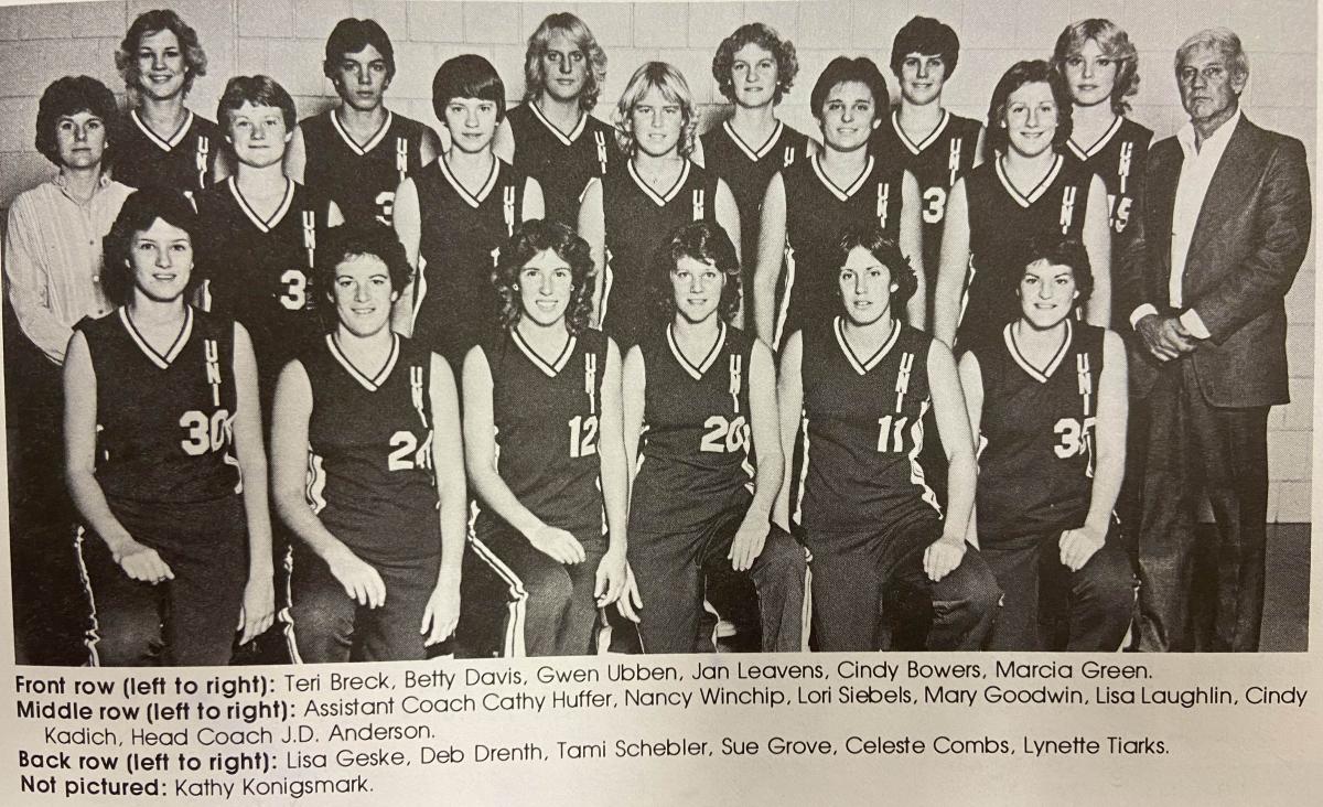 Picture of basketball student athletes with Lisa Bluder on the far left of the back row