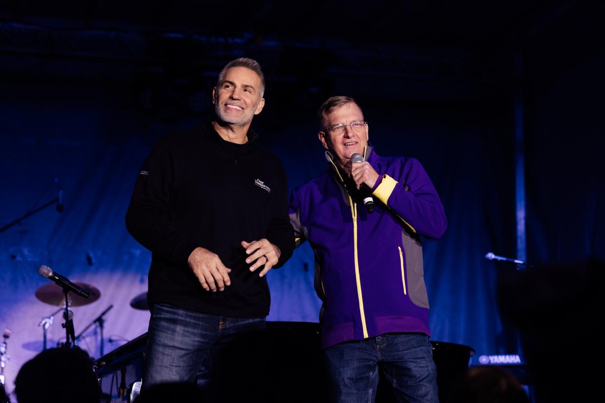 Kurt Warner speaks at UNI Homecoming