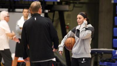 Brittni Donaldson with a basketball