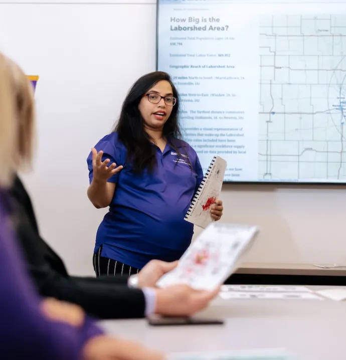 Institute for Decision Making teaches Heartland participants about laborshed studies
