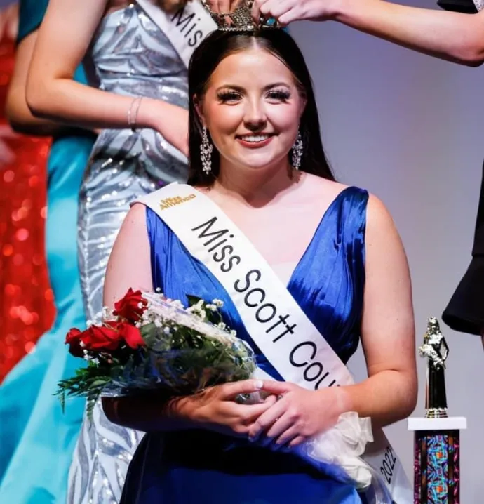 Brittany Costello being crowned Miss Scott County