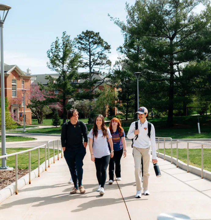 Students walking on UNI campus