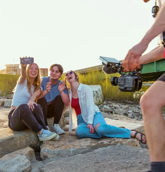 Students laughing as they take a selfie in the UNI TV spot