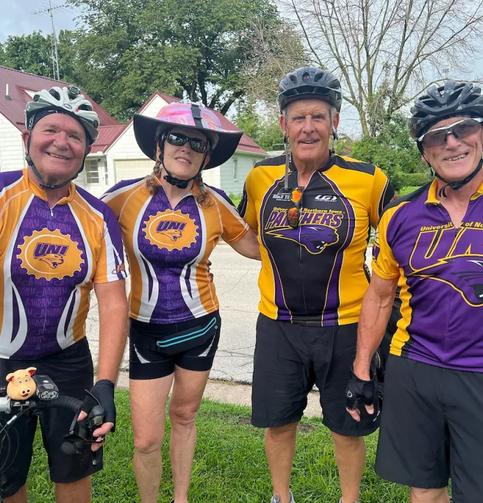 RAGBRAI riders in UNI jerseys