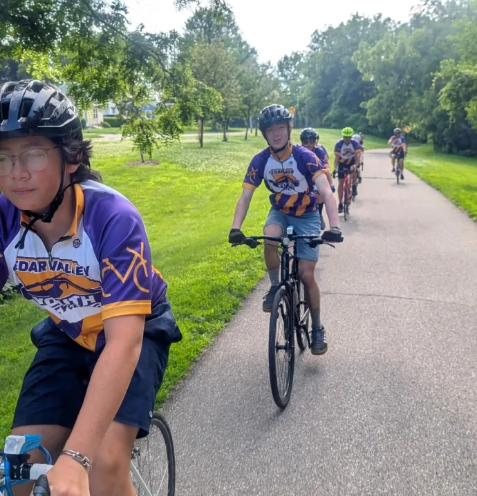 Young bikers in UNI jerseys