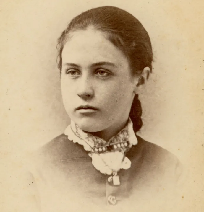 Headshot of Maude Gilchrist