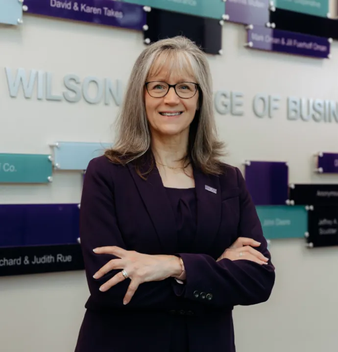 Headshot of Leslie Wilson.