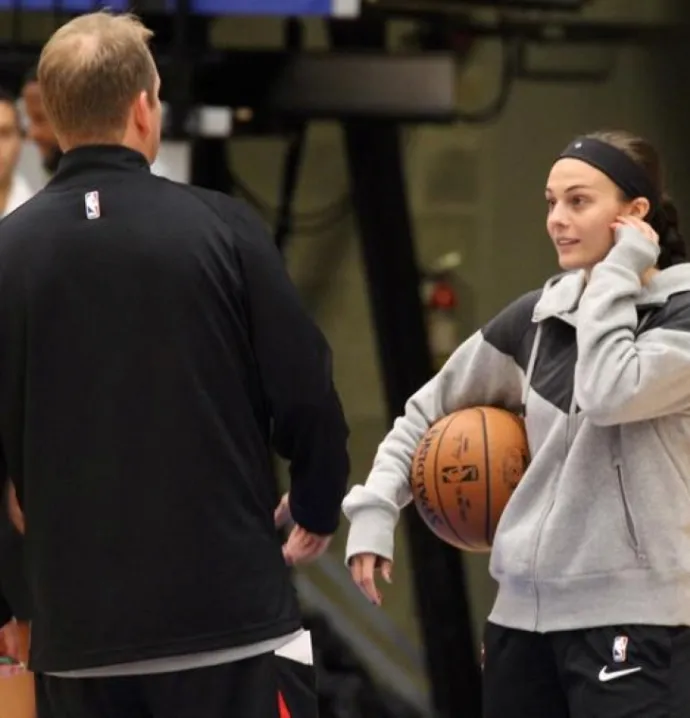 Brittni Donaldson coaching on the basketball court