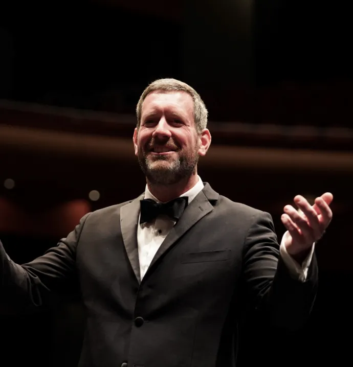 Danny Galyen conducting 