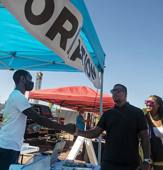 UNI alum DaQuan Campbell interacts with a customers at the Waterloo Urban Farmers Market.