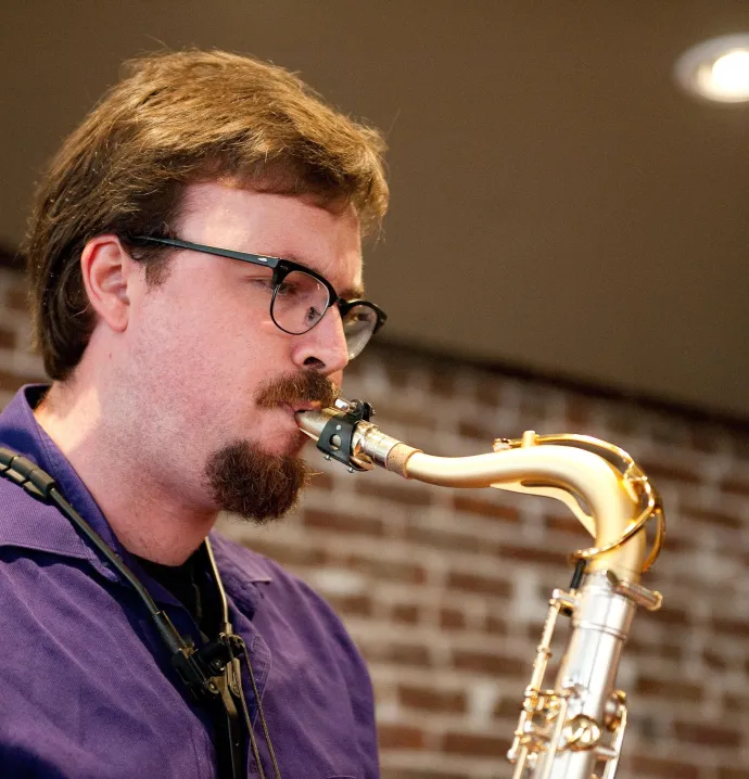 Musician playing the saxaphone