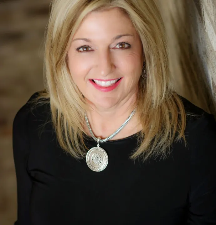 Julie Stoll