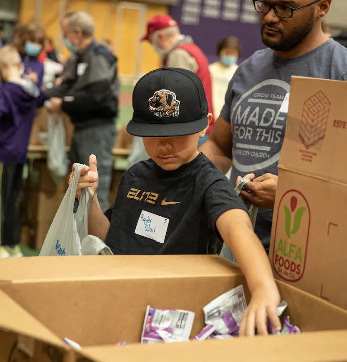 Volunteers Pack the Dome