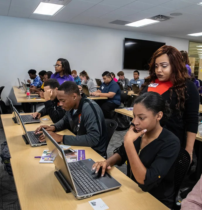 Generous alum gift creates new UNI-CUE scholarship for UNI students