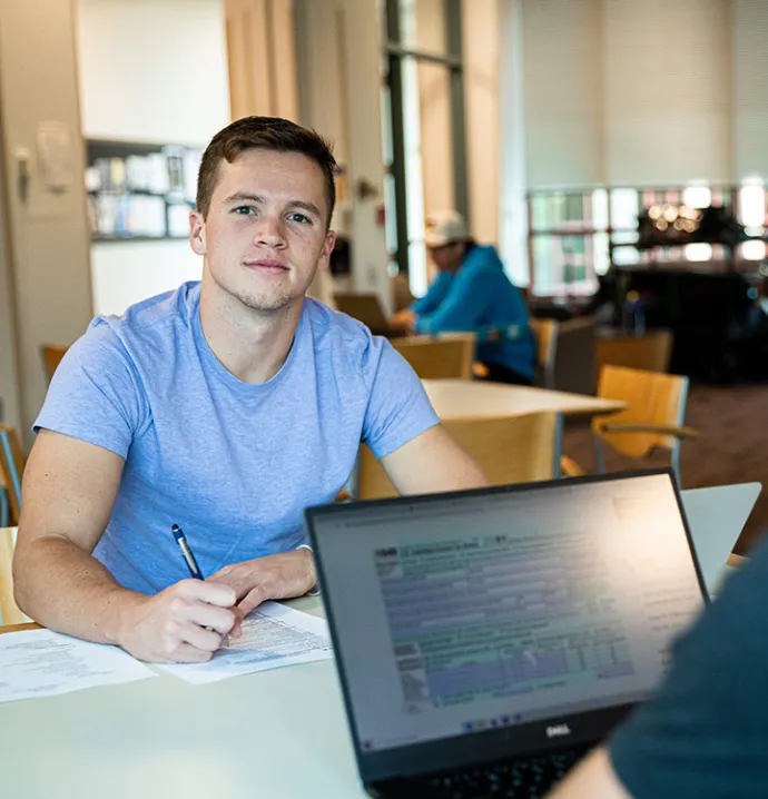 UNI students studying for the CPA