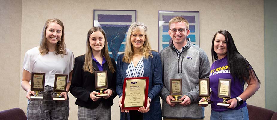 UNI Phi Beta Lamba members.